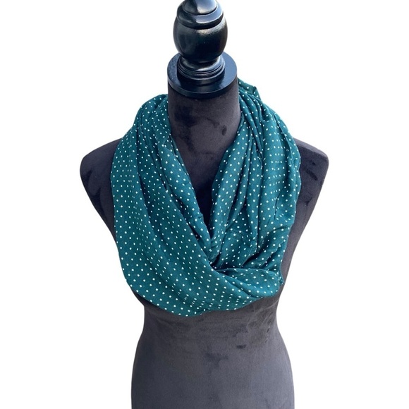 Loft Outlet Ladies Green And White Polka Dot Infinity Scarf cozy boho - Picture 4 of 13